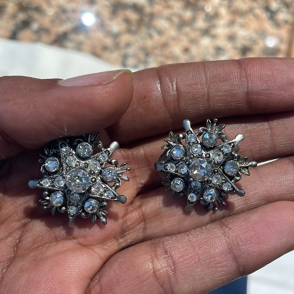 OSCAR DE LA RENTA clip on earrings - Picture 4 of 6